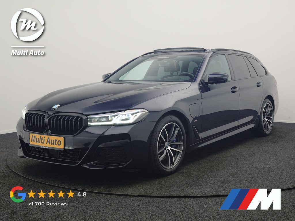 BMW 5-Serie Touring 530e M Sport PHEV 293pk Dealer O.H | SOH 90,2% | Trekhaak Af Fabriek | Panodak | Head Up | Soft-Close| 360 Camera | Adaptive Cruise | Laser LED | Lederen Comfortstoelen Memory & Verwarmd | Sfeerverlichting | Pilot Assist | Apple Carplay | DAB | Navigatie | Virtual | 18"L.M | Plug In Hybrid |
