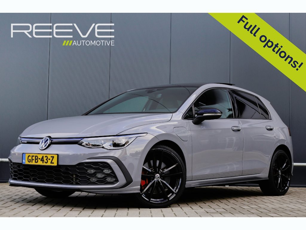 Volkswagen Golf 1.4 eHybrid GTE | Pano | Head-up display | Camera |  IQ light | 19 inch | Stoelverwarming | Keyless | R-view