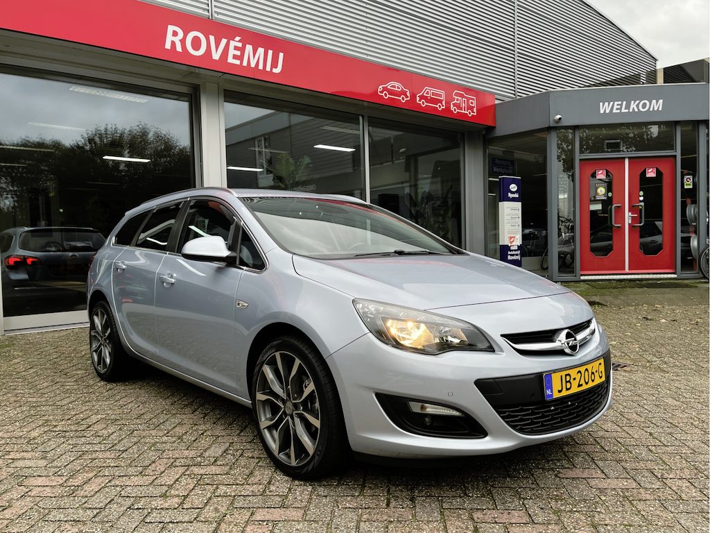 Opel Astra Sports Tourer 1.4 Turbo Blitz Trekhaak, Bluetooth, Cruise, Parkeersensoren.