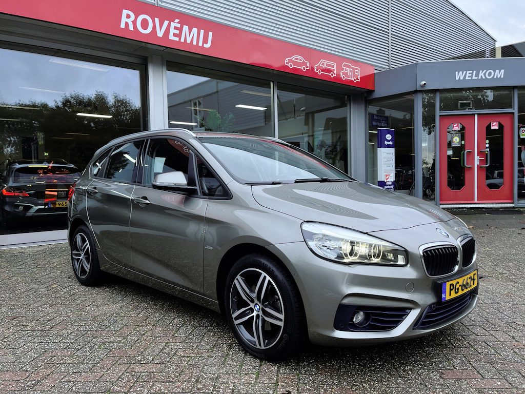 BMW 2-Serie Active Tourer 218i Corporate Lease Executive AUTOMAAT, Trekhaak, Camera, Clima, Cruise, Navi, Parkeersensoren
