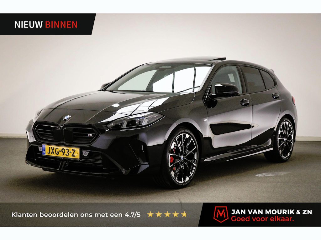 BMW 1-Serie M135 xDrive | PANORAMADAK | HEAD UP | STUURVERWARMING | 360 CAMERA | 19"