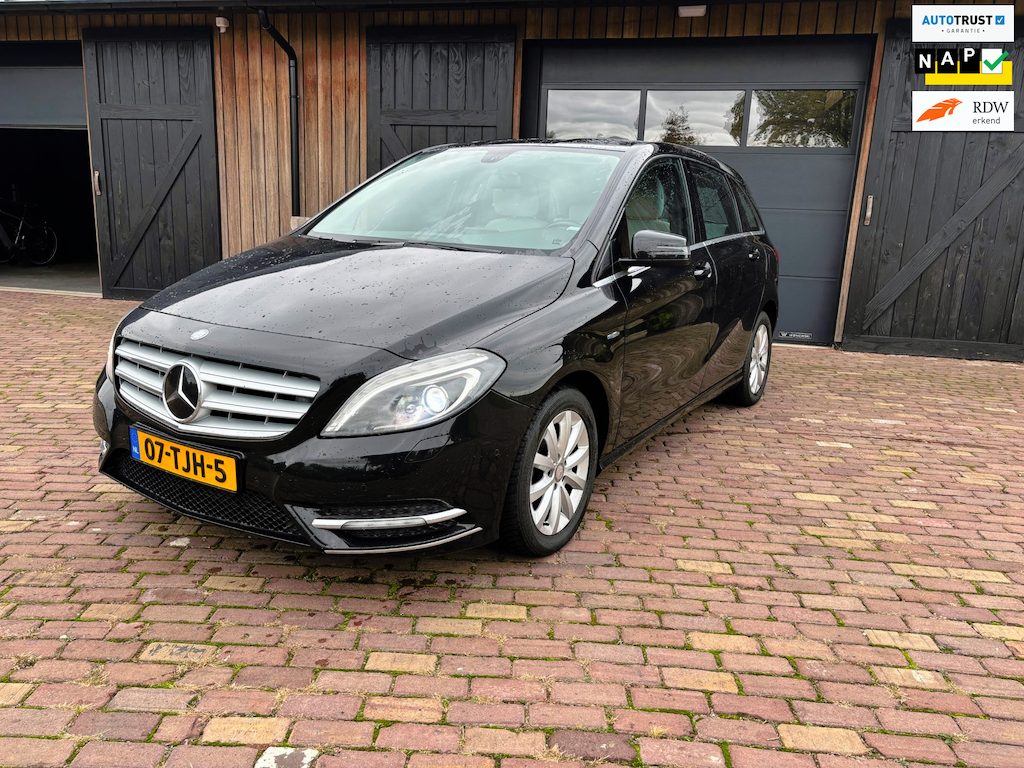 Mercedes-Benz B-klasse 180 Ambition, AUTOMAAT ,NAVI .CRUISE.