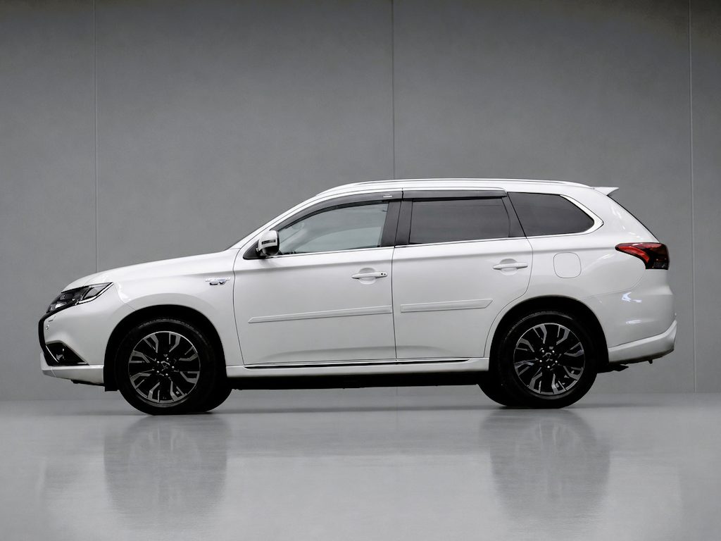 Mitsubishi Outlander Sport 2.0 PHEV instyle+ (NAVI,CAMERA,360 VIEW,STOELVERWARMING,CRUISE,GETINT,LED,SPORTSTOELEN,LM VELGEN)