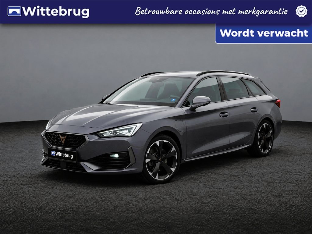 CUPRA Leon Sportstourer 1.4 e-Hybrid 204pk VZ Performance / Achteruitrijcamera / Elec. Trekhaak / App. Connect / Stoel+Stuur Verwarming / 18''LMV