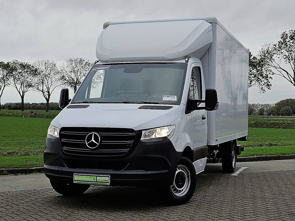 Mercedes-Benz Sprinter 316 Bakwagen | Laadklep | Automaat | 3zitplaatsen| MBUX | Multi-functioneel stuurwiel | Achteruitrij-camera | Airco |