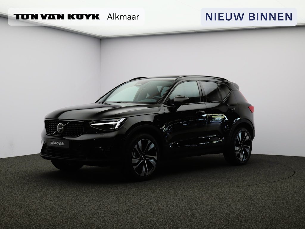 Volvo XC40 2.0 B4 Plus Dark / Trekhaak / 360 Camera / Panoramadak / Harman Kardon / 20" Wielen / Nubuck / Stoel+Stuurverwarming / BLIS /