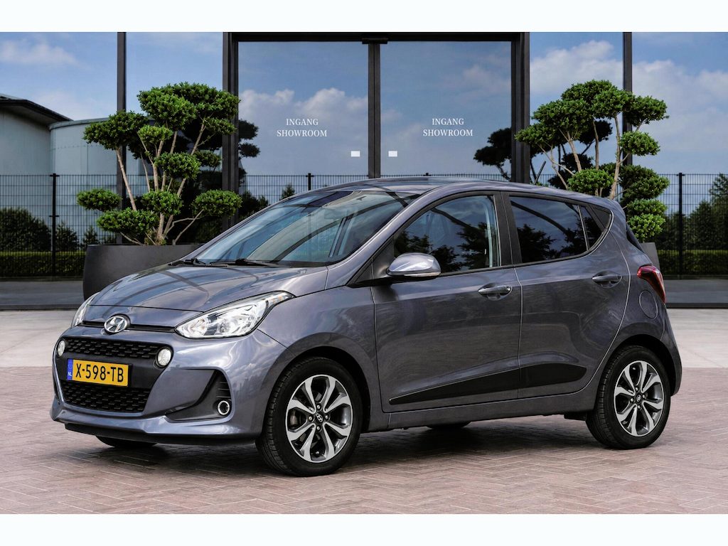 Hyundai i10 1.2i | NAV | PDC | STOELVERWARMING