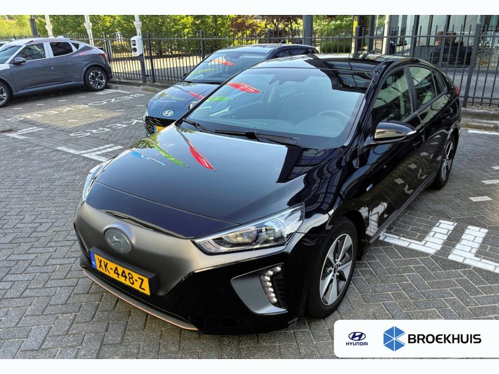 Hyundai Ioniq EV 38kWh 120pk Comfort | Carplay | Navigatie | Camera | Adaptive Cruisecontrol | Velgen | Parkeersensoren | DAB | Bluetooth | Climate control