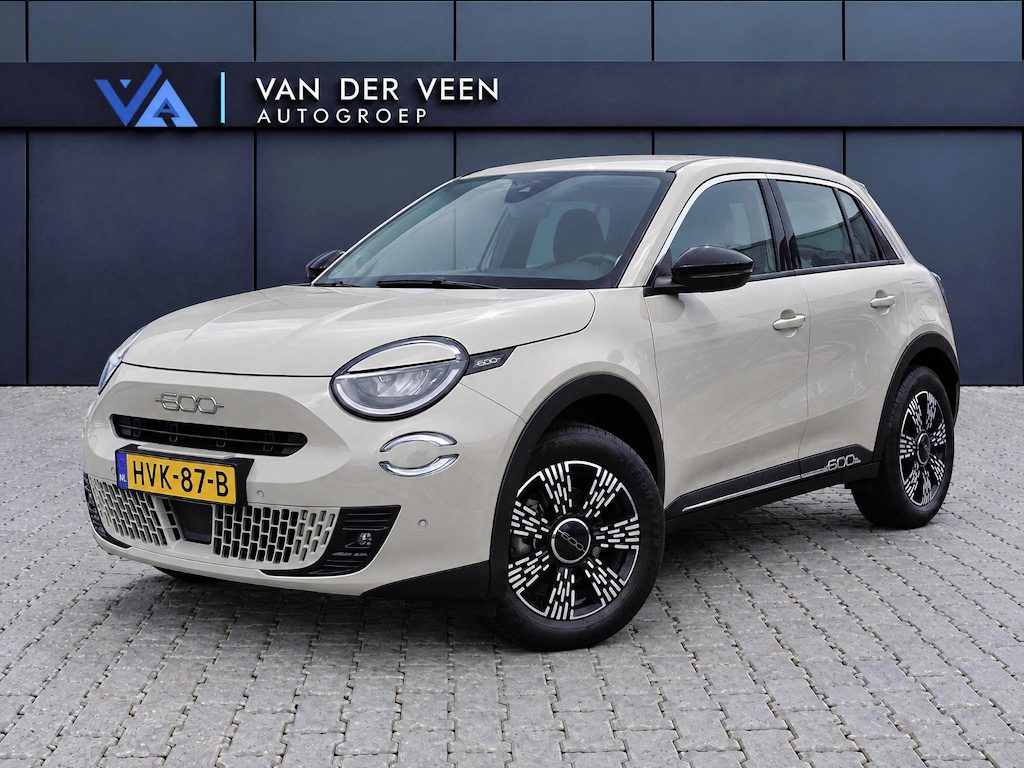 Fiat 600 1.2 Hybrid Pop | Incl. 12 maanden garantie | Cruise control | Stoelverwarming | Apple carplay/Android auto | Parkeercamera | Climate control | Navigatie | DAB radio |