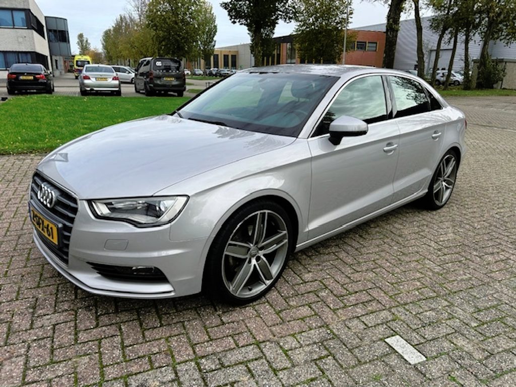 Audi A3 Limousine 1.4 TFSI Ambit. PL+ NAVI CLIMA CRUISE PDC NAP
