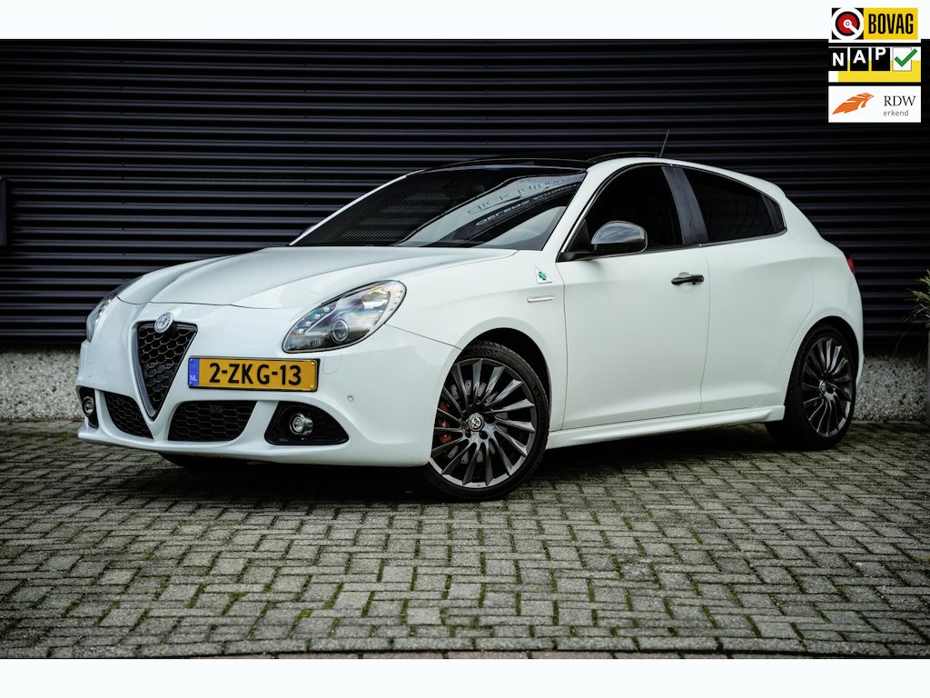 Alfa Romeo Giulietta 1.750 Turbo Veloce | Org. NL-Auto! | Panoramadak | Xenon | Cruise Control | Bianco Pastello | Navi |