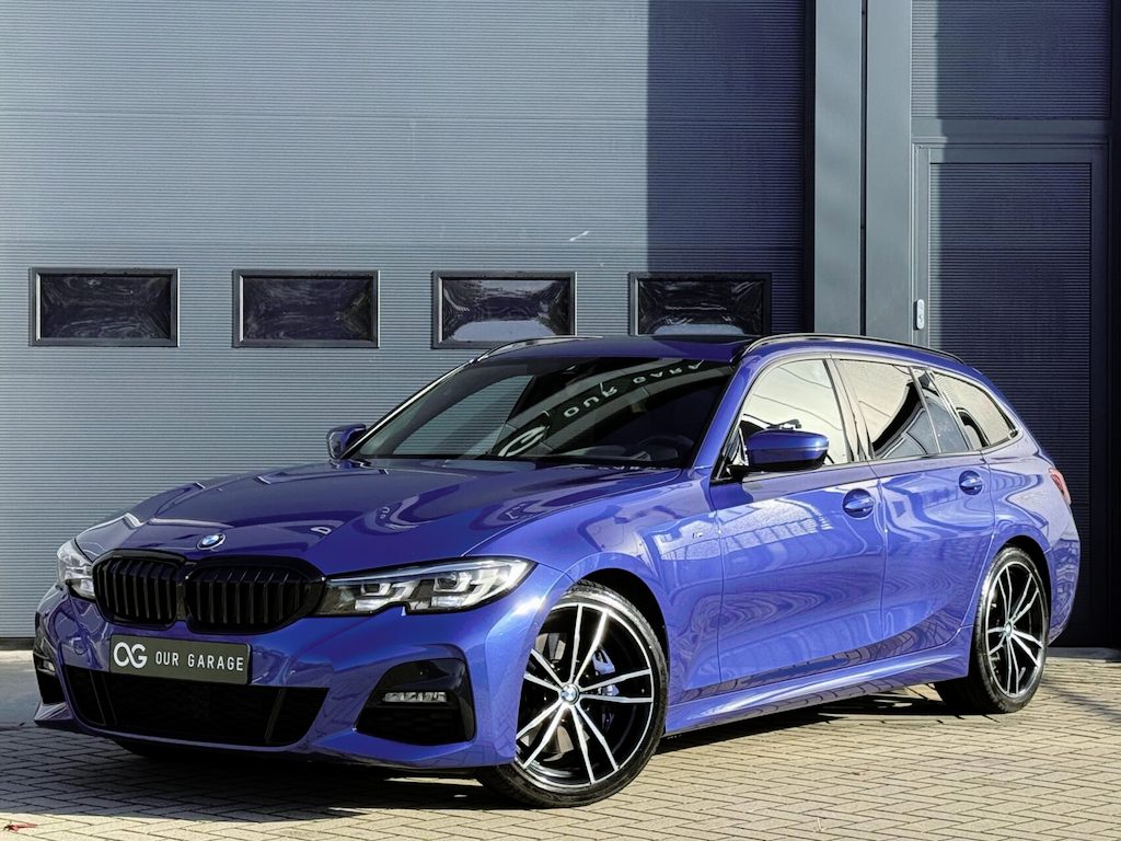 BMW 3-Serie Touring 330i M-Sport|PANO|HuD|Hifi|19''|Camera
