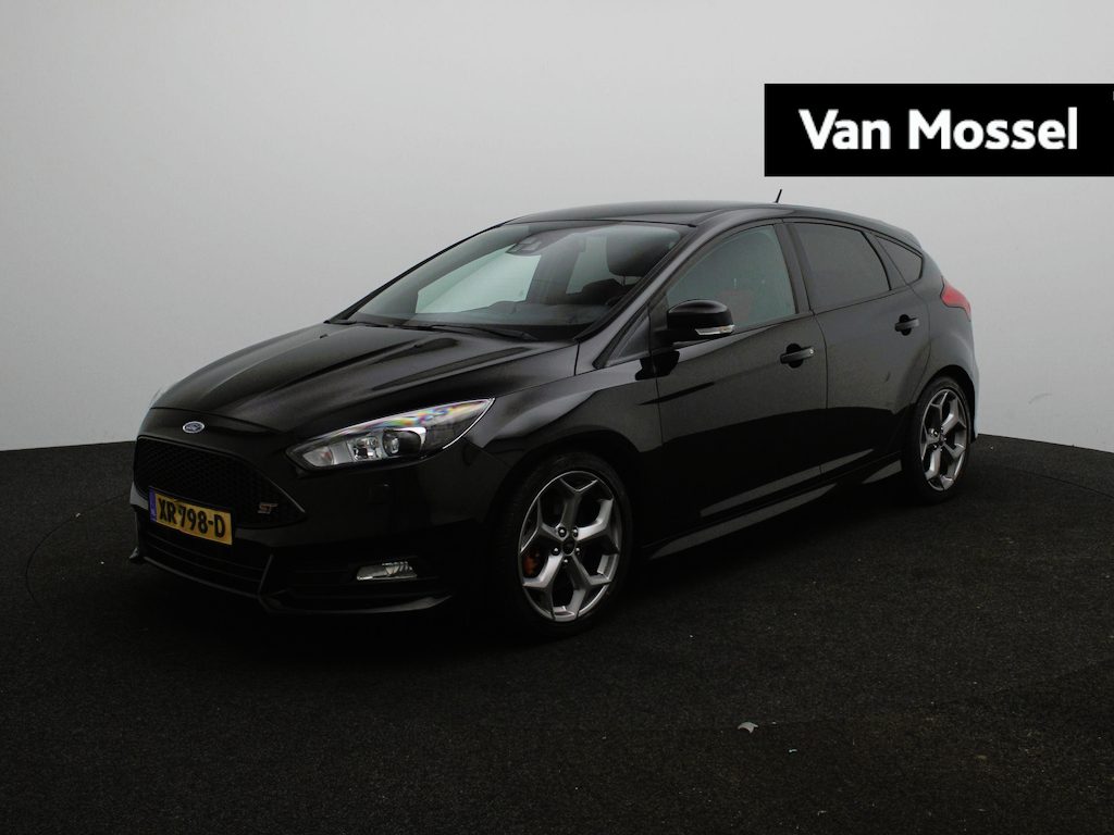 Ford Focus 2.0 ST | Winterpakket | Achteruitrijcamera | Sportstoelen | Lichtmetalen Velgen |