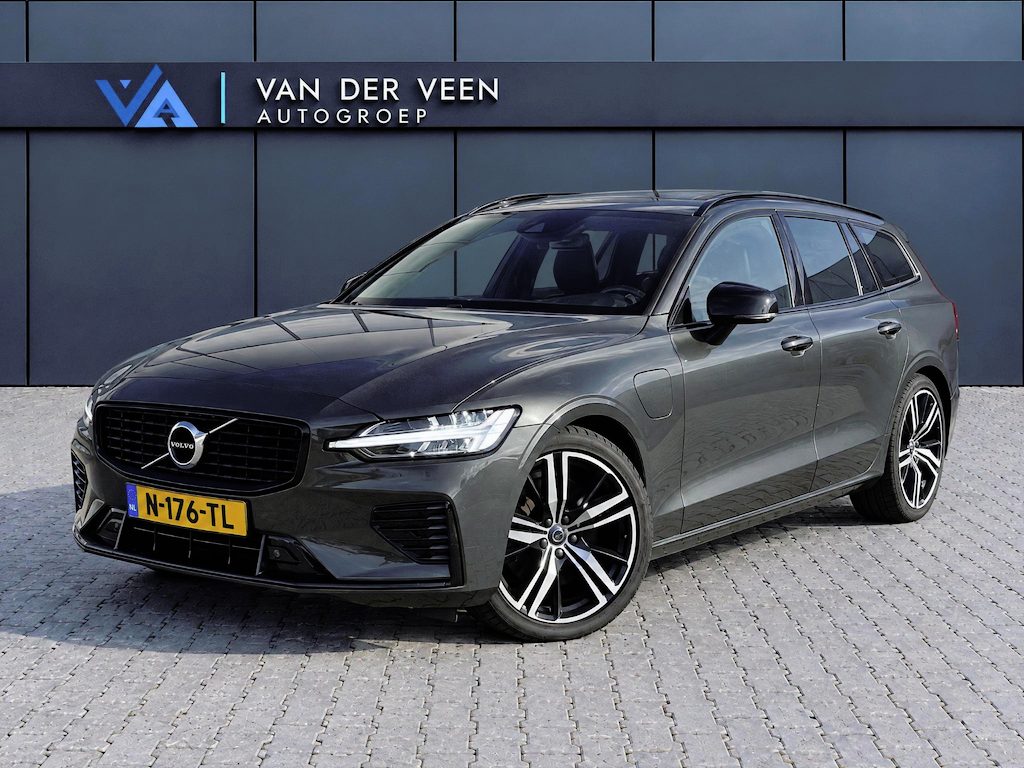 Volvo V60 2.0 T8 Recharge AWD R-Design | Incl. 12 maanden garantie | SOH 91% | Pilot assist | Harman/Kardon audio | Memory seats | Stoel/stuurverwarming | Uitklapbare trekhaak | Schuif/kantel dak | Apple carplay/Android auto |