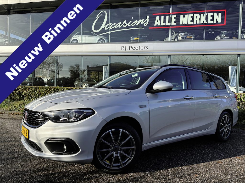 Fiat Tipo Stationwagon 1.4 T-Jet 16v Business Trekhaak - Achteruitrijcamera - Airco - Parkeersensoren achter - Stoelverwarming - Navigatie - Bluetooth - Cruise control - Dakrails - Radio - Start/stop systeem - Stuur multifunctioneel - Licht metalen velgen 17 inch - Led verlichting - Elektrische ramen - Centrale vergrendeling met afstandsbediening