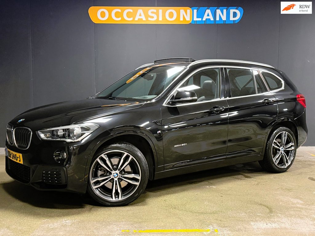 BMW X1 SDrive20i M-Sport|PANO|HUD|TREKHAAK|CRUISE|MEMORY|LEDER|STOELV|SFEER|BLUETOOTH|19INCH|