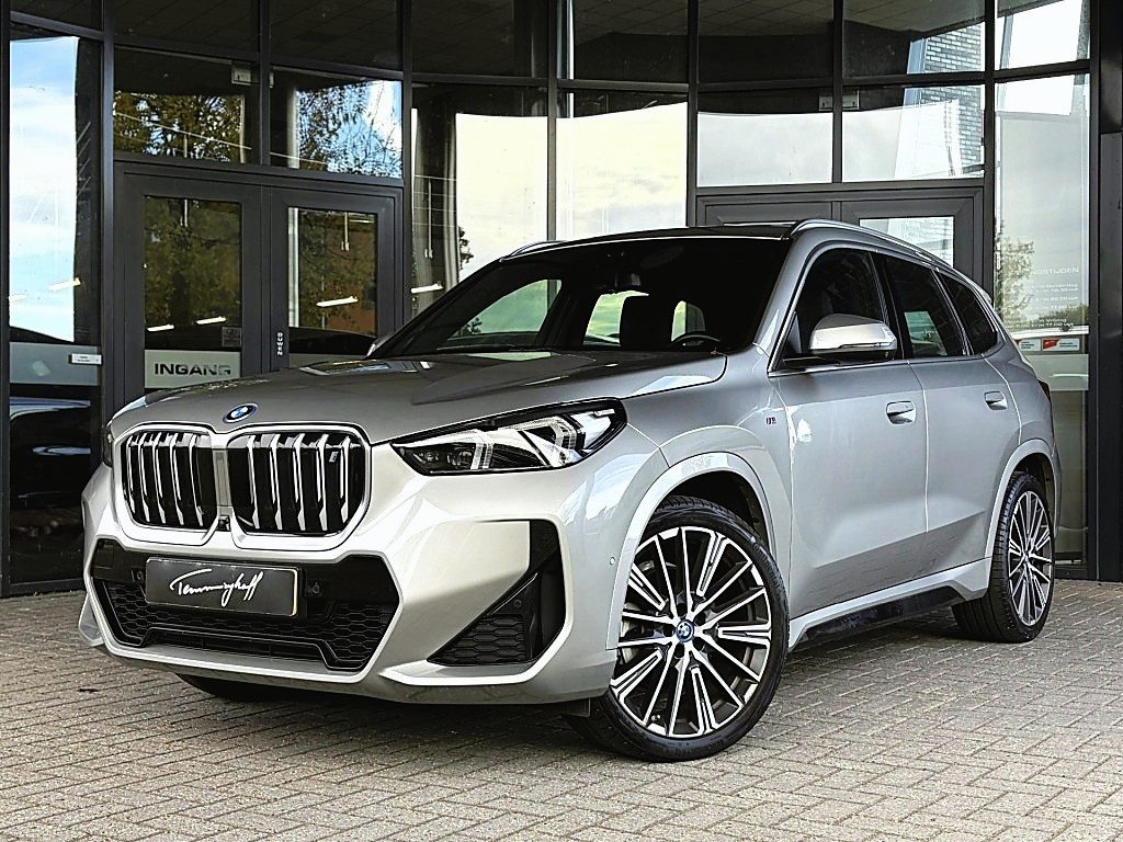 BMW iX1 XDRIVE30 LAUNCH ED. M-SPORT - PANO - LEDER - MASSAGE - 22KW