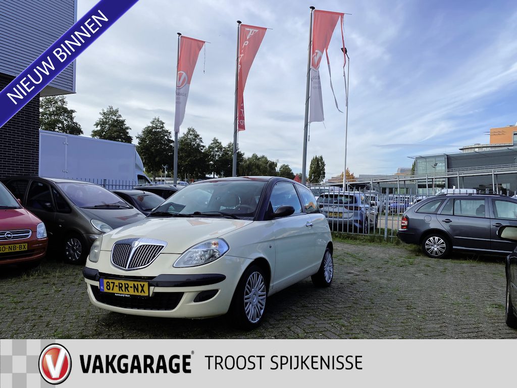 Lancia Ypsilon 1.4-16V Oro,Airco,Elektrischpakket,Stuurbekrachting,Centraledeurvergrendeling op Afstand,APK 31-01-2027,16 Inch Lmv