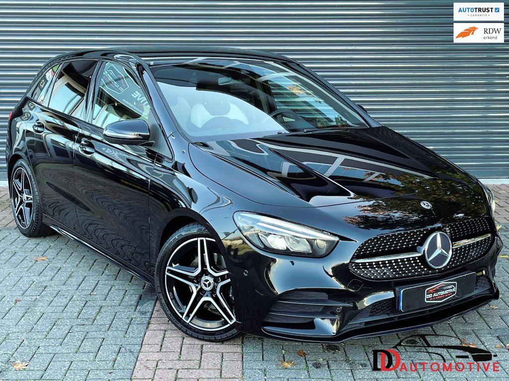 Mercedes-Benz B-klasse 180 Premium AMG Pakket | Sfeerverlichting | Lane | Leder | Camera