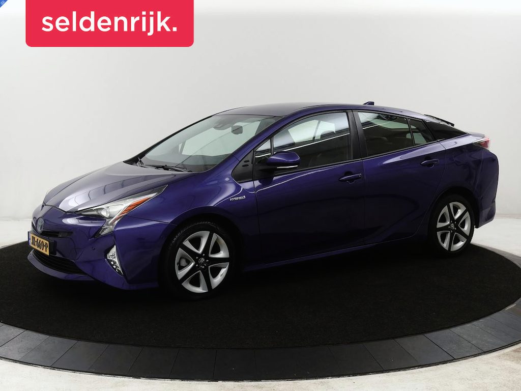 Toyota Prius 1.8 Executive | Adaptive cruise | Leder | Stoelverwarming | Camera | Park assist | Navigatie | Bluetooth