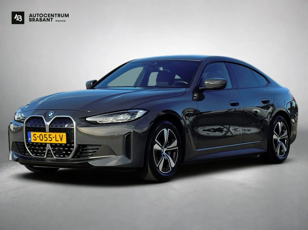 BMW i4 EDrive40 High Executive 84 kWh 96%SoH (NL-auto, 1e Eig, Dealer OndH, Trekhaak, Navi, Camera, Addpt Cruise, StoelV, Etc)
