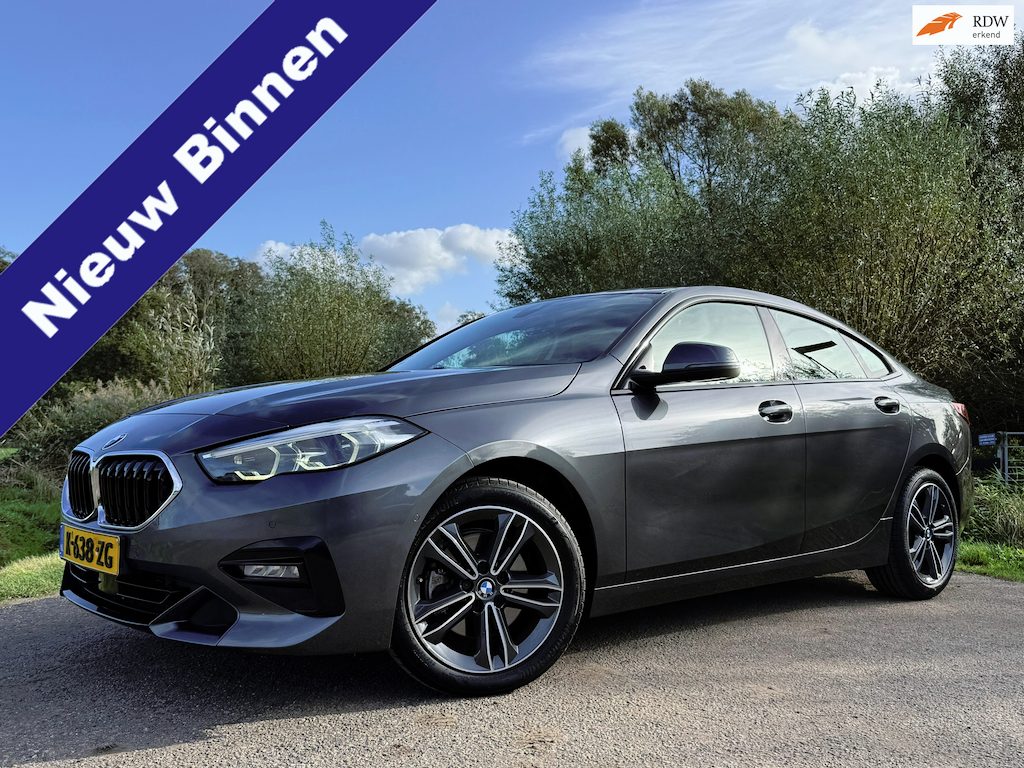 BMW 2-serie Gran Coupé 218i High Executive Automaat / 1e Eigenaar / Camera / Leder / Stoelverwarming / Navi / 17" Velgen / LED /