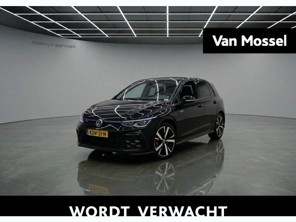 Volkswagen Golf 1.5 eHybrid GTE 272 PK| Origineel Nederlands | 1e Eigenaar | Panoramadak | Trekhaak | 360 Camera | Stoelverwarming | Stuurwielverwarming | Navigatie