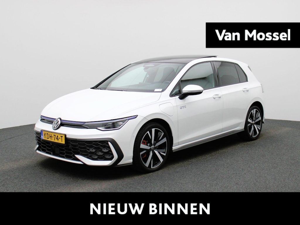 Volkswagen Golf 1.5 eHybrid GTE 272 PK| Origineel Nederlands | 1e Eigenaar | Panoramadak | Trekhaak | 360 Camera | Stoelverwarming | Stuurwielverwarming | Navigatie
