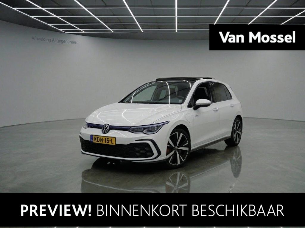 Volkswagen Golf 1.5 eHybrid GTE 272 PK| Origineel Nederlands | 1e Eigenaar | Panoramadak | Trekhaak | 360 Camera | Stoelverwarming | Stuurwielverwarming | Navigatie