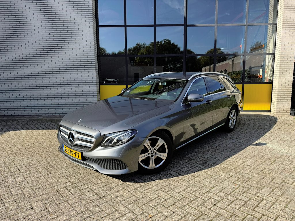 Mercedes-Benz E-klasse Estate 200 Premium, Luchtvering, Trekhaak, 4 seizoenen banden, Elektrische stoelen & sfeerverlichting