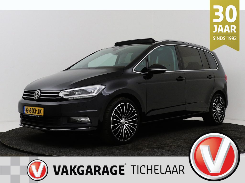 Volkswagen Touran 1.5 TSI Highline Business R 7p | Trekhaak | Panoramadak | Stoelverwarming | LED | Camera |