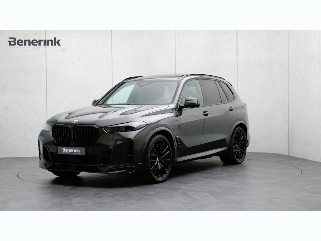 BMW X5 xDrive50e M Performance | Sky Lounge | Panoramadak | Stoelventilatie | Carbon | Head-up | Achterasbesturing
