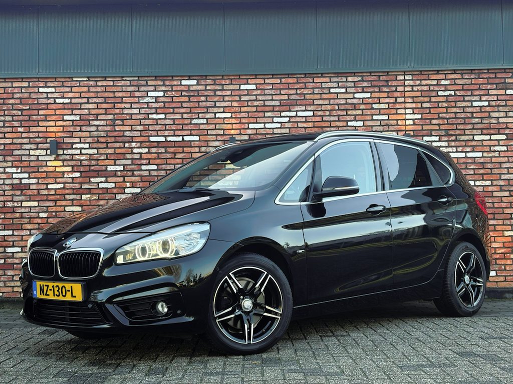 BMW 2-Serie Active Tourer 220d xDrive Sport Pano Trekhaak HUD Memory Voll.Onderhouden!