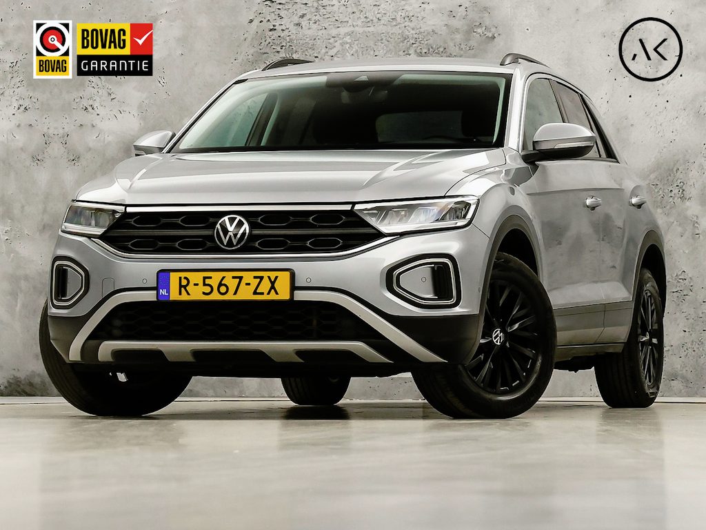 Volkswagen T-Roc 1.5 TSI Life Sport 150Pk Automaat (APPLE CARPLAY, GROOT NAVI, CAMERA, STOELVERWARMING, SPORTSTOELEN, GETINT GLAS, TREKHAAK, NIEUWSTAAT)
