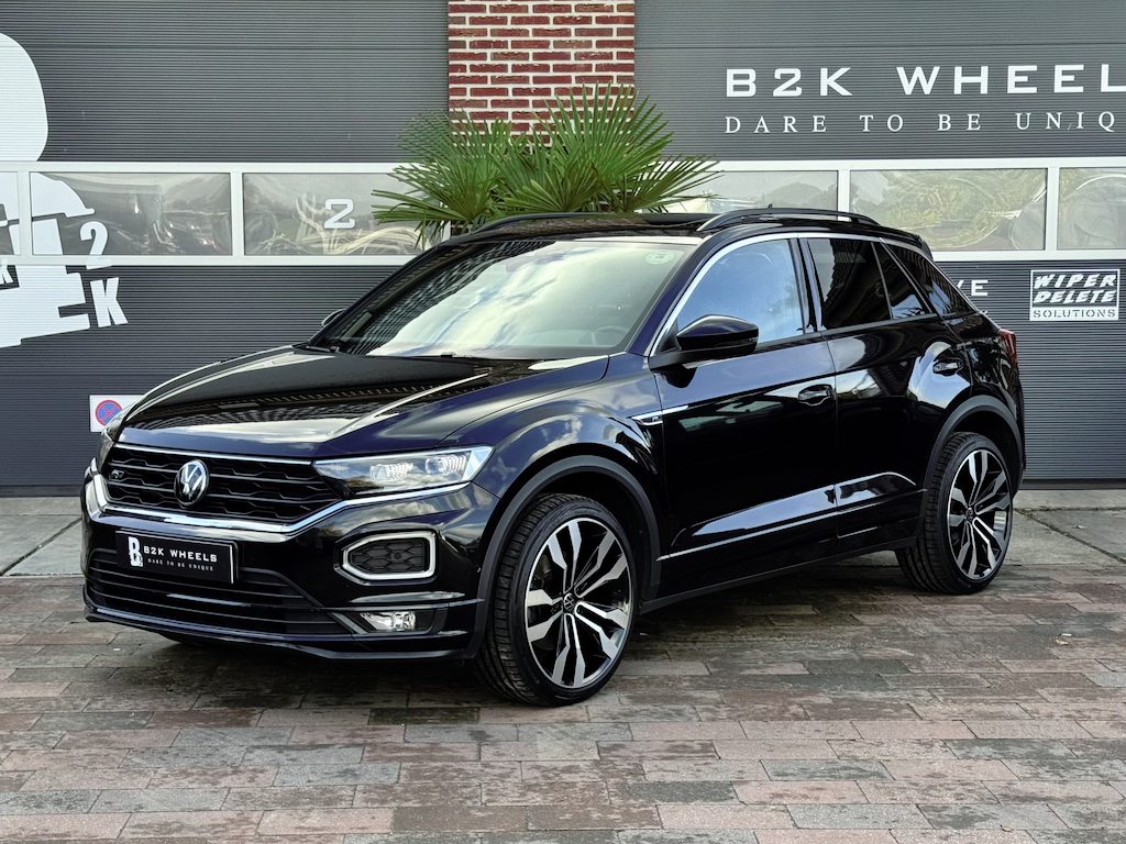 Volkswagen T-Roc 1.5 TSI R-Line | 3x R-line | Panodak | Trekhaak | LED | ACC | Virtual | Carplay | Stoelverw | Rijklaar + nieuwe apk