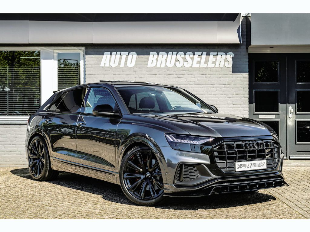 Audi Q8 55 TFSI e quattro Pro Line Plus Rood stiksel 22" Pano SQ8 look