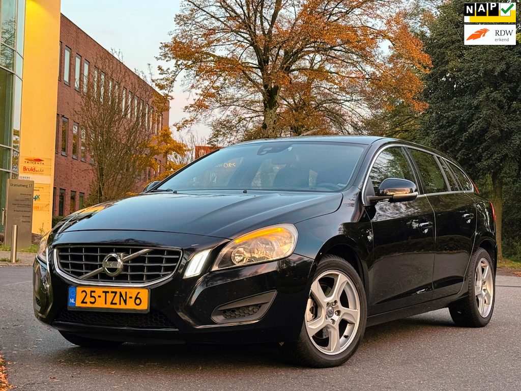 Volvo V60 1.6 T3 Momentum|TOPSTAAT|RIJD SCHAKELT PERFECT