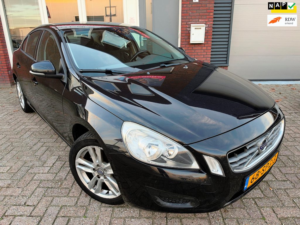 Volvo S60 2.0 T5 Kinetic / AUT / Navi / PDC / Clima / LM
