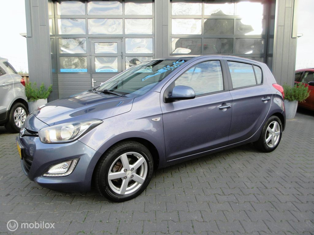 Hyundai i20 1.2i Business Edition 112dkm 5drs Airco Trekhaak Camera