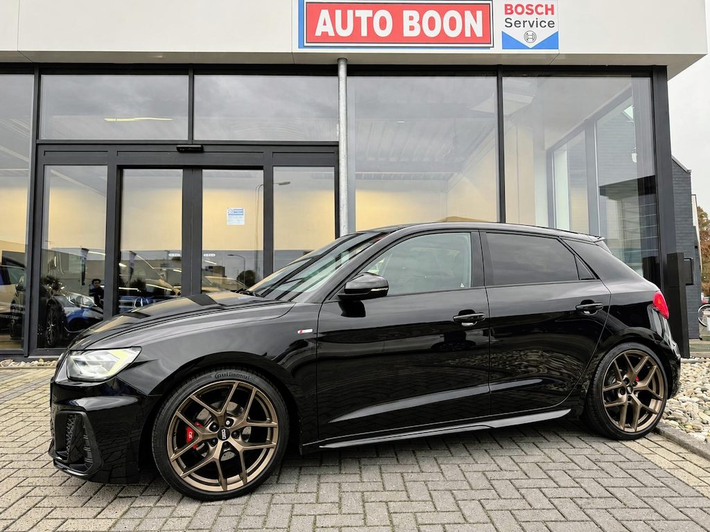 Audi A1 Sportback 30 SPORT 2 x S-LINE BLACK OPTIC APPCARPLAY/LED/ P-CAM/CLIMA/SFEERVERLICHTING/DIGICOCKPIT/2XPDC/S-LINE.KUIPZETELS/P-GLAS/S&S/18''LMV - 1 EIG./NL AUTO/KM = NAP