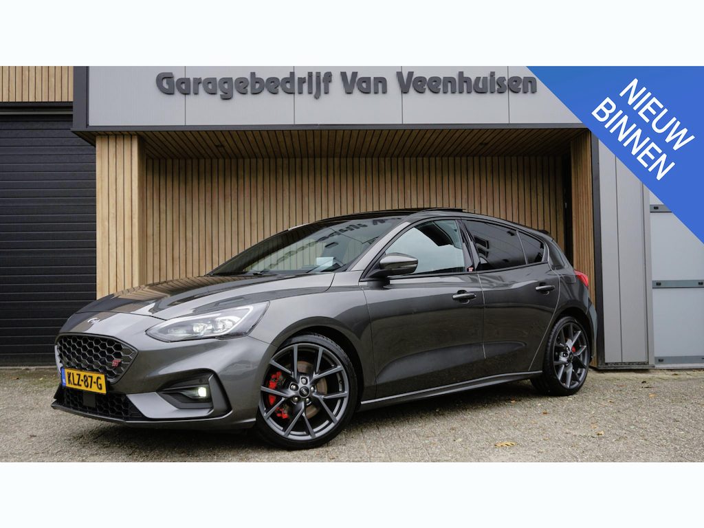 Ford Focus 2.3 279pk EcoBoost ST-3 Pano.Dak HUD *Performance Pack* 19inch LM Recaro *ACC* Stoel & Stuurwiel v.v. *Zeer Nette Ford* 90545km