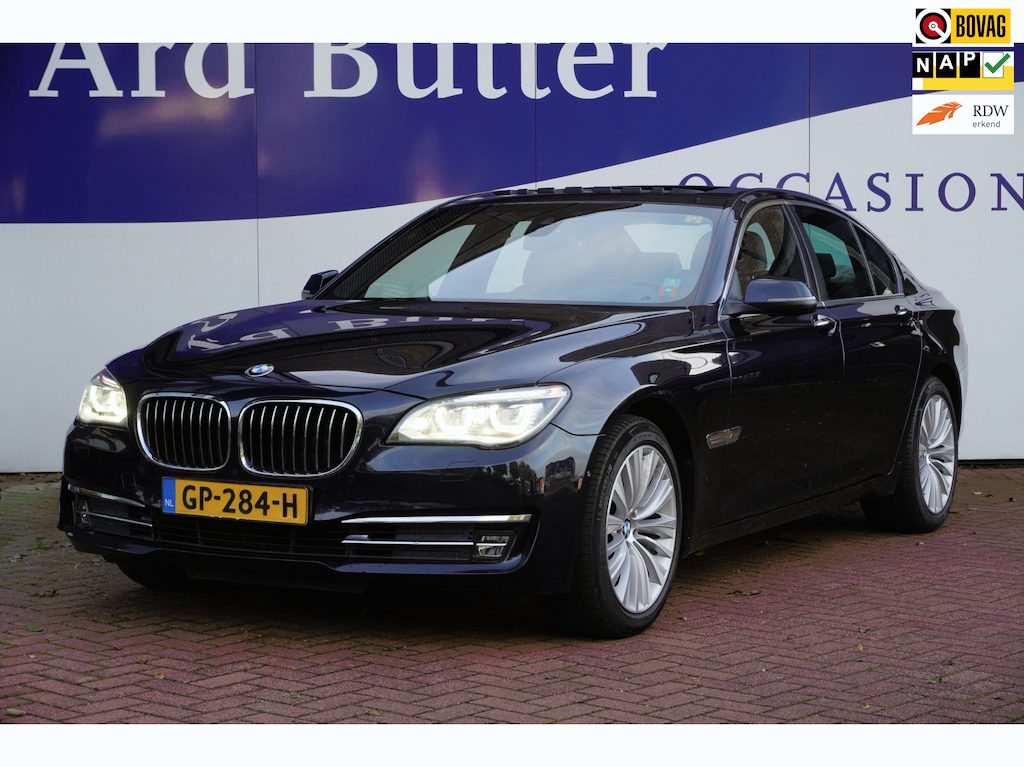 BMW 7-Serie 730d High Executive / 2EIG / Orig-NL / Camera / HUD / Panorama / LED / H&K / Luchtvering / = ZEER LUXE !!