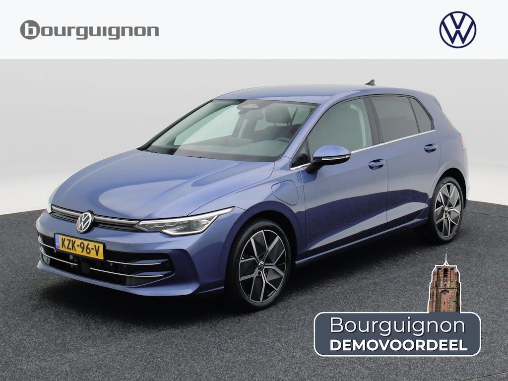 Volkswagen Golf 1.5 eHybrid Style Edition | Trekhaak | Elektrische Bestuurders stoel | 360 Camera | LED Matrix | Stoel- & Stuurverwarming |