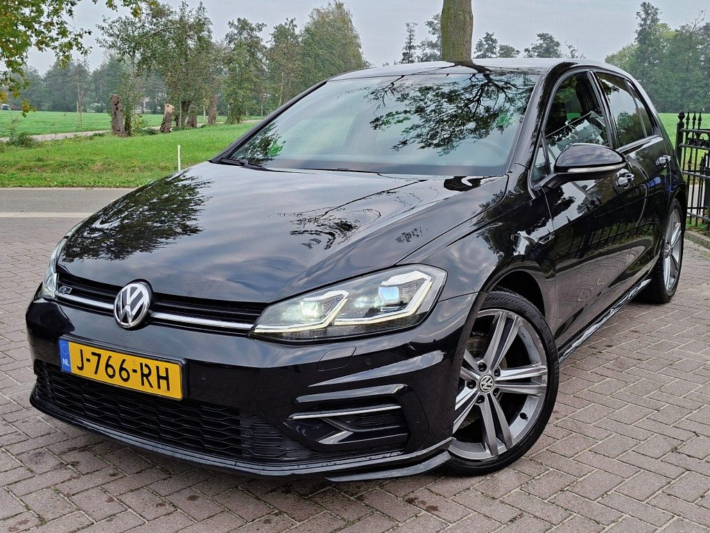 Volkswagen Golf 1.5 TSi 150pk R-LINE DSG Dig.dashboard Airco Navigatie Adap.cruise-control Bluetooth Stoelverwarming  Trekhaak
