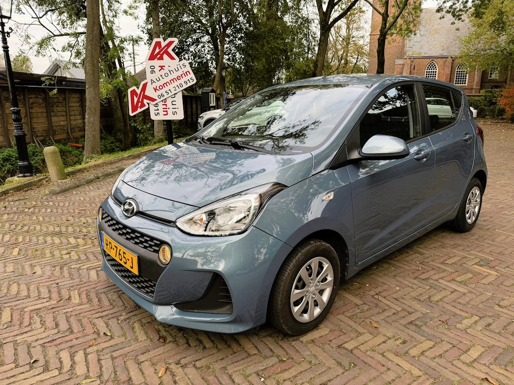 Hyundai i10 1.0i Comfort. navigatie, carplay. Wij zijn altijd de goedkoopste met de beste Vakgarage BOVAG service.