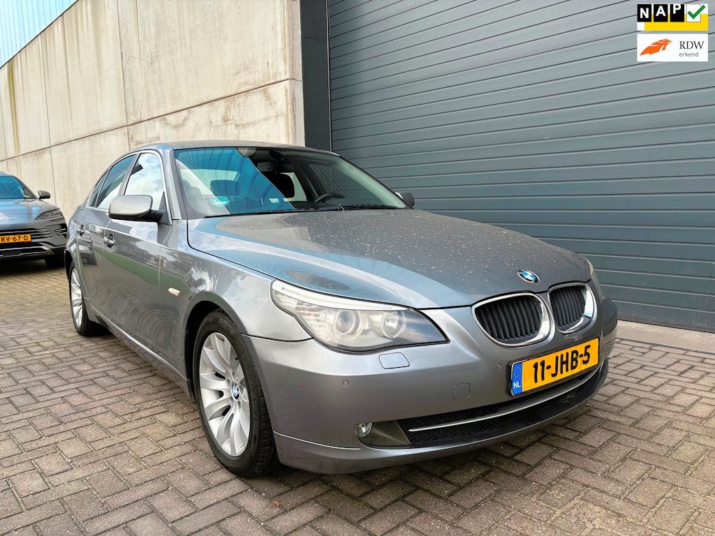 BMW 5-Serie 520i Business Line AUT NAVI *MOTOR SCHADE*