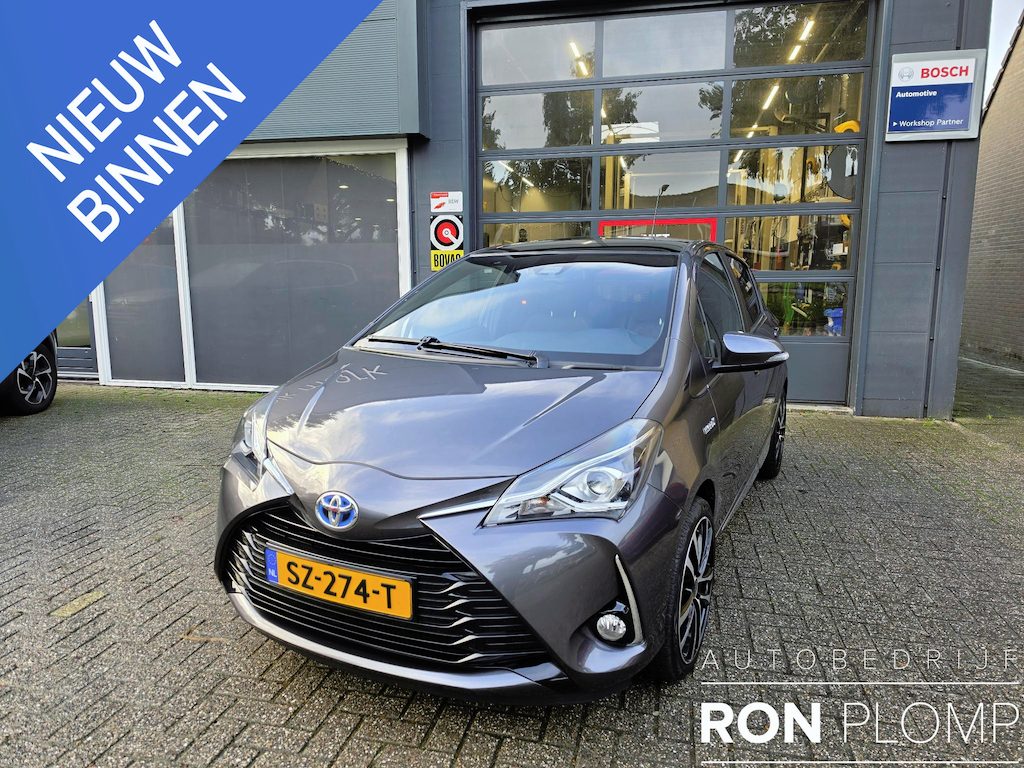 Toyota Yaris 1.5 Hybrid Premium Automaat / Airco/ Navigatie, Cruise/ Apple carplay/ Camera/ LED/ LMV/ Panodak/ Alcantara bekleding