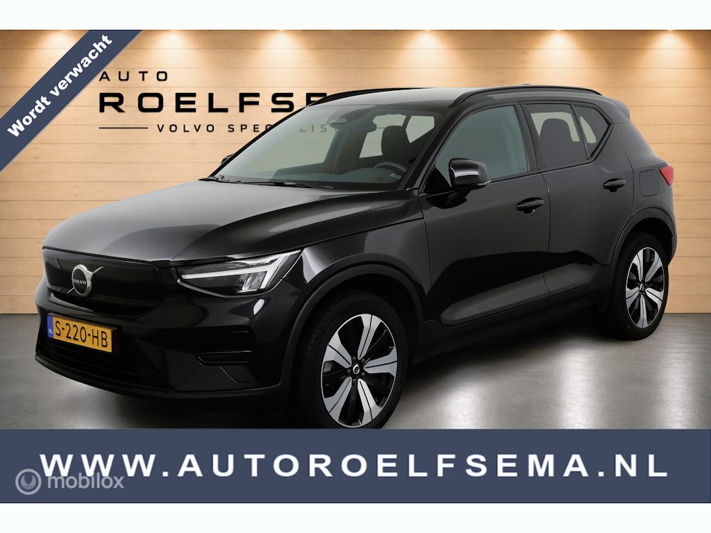 Volvo XC40 Recharge Core 70 kWh | Warmtepomp | Verwarmbare Voorstoelen | Verwarmbaar Stuurwiel | All Season Banden | SOH 92,91% | Privacy Glass