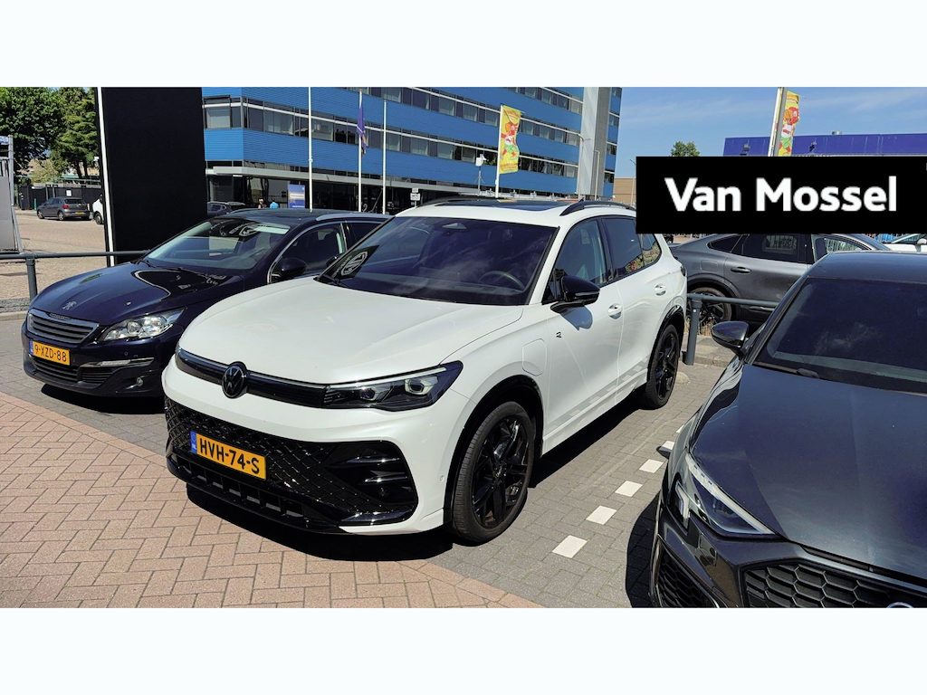 Volkswagen Tiguan 1.5 eHybrid R-Line Edition | PANO-SCHUIFDAK | HARMAN KARDON | TREKHAAK | BLACK PACK