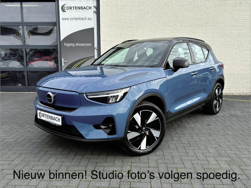 Volvo XC40 Recharge Ultimate 70 kWh | Zwenkbare trekhaak | Panoramadak | Adaptieve cruise | Harman Kardon | Blis |